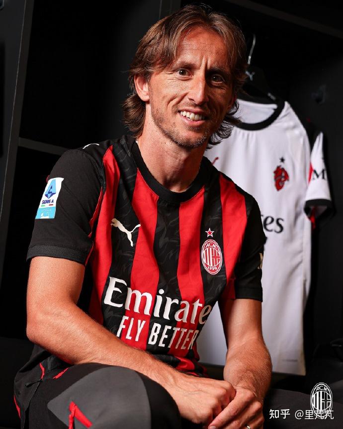 《堡垒之夜》官推公布《低俗小说》联动内容捆绑包