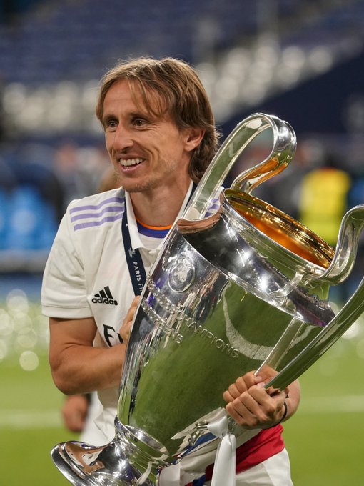 RNGM零封对手晋级三轮常规赛：ES含泪告别夏日，八冠“王朝陨落”