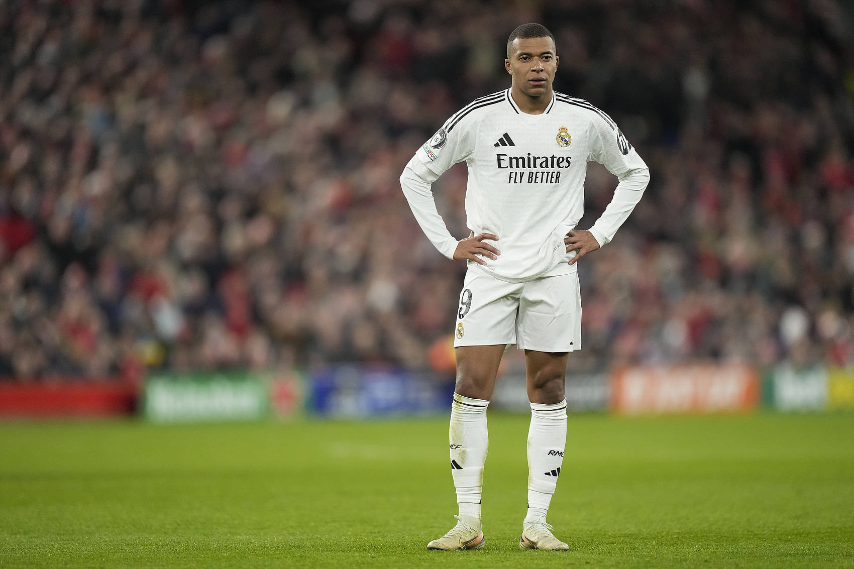 施洛特贝克：我们踢得其实比法兰克福好，但丢三