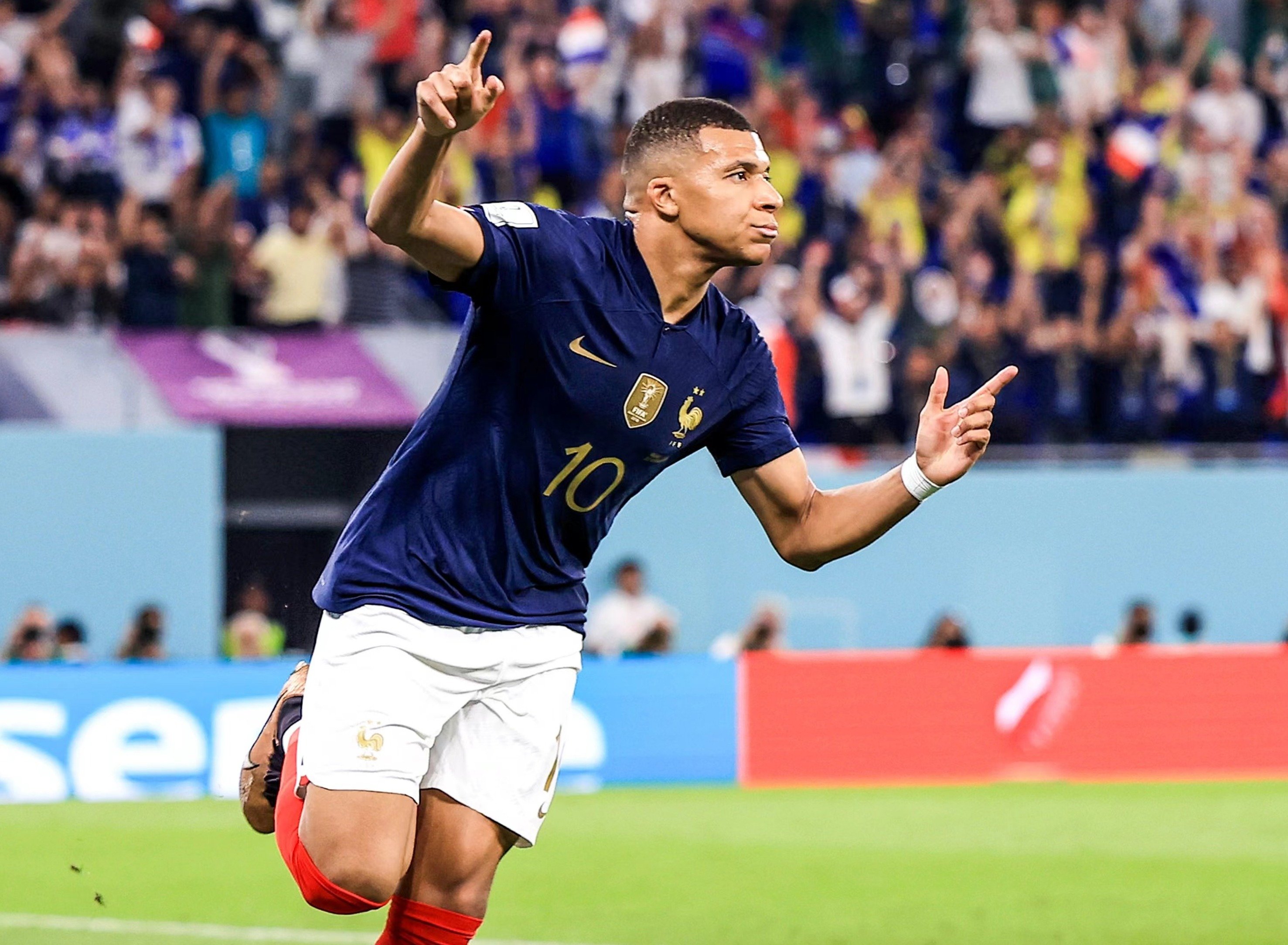 《决胜巅峰》官宣：首赛季全英雄全皮肤免费