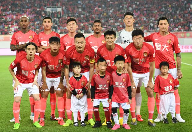 轰38+10+10+7失误吞惨败！湖媒心疼东契奇独扛一队 16罚10中最扎心