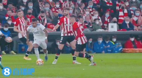 灾难！詹皇最后上场当卧底，13秒失误+不防守葬送湖人，东契奇带不动他